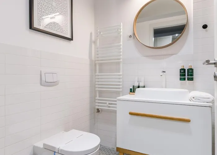 Mido With Private Parking & Self-check-in * Bucharest