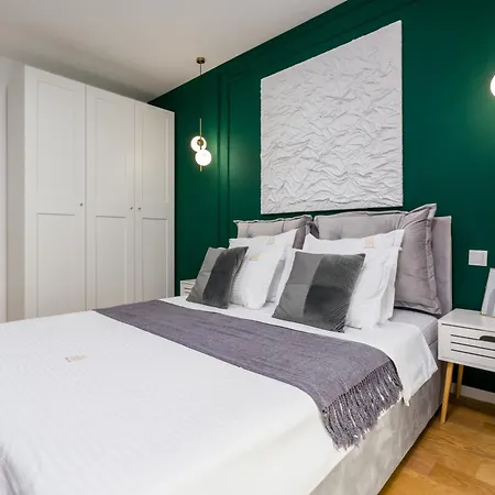 Mido With Private Parking & Self-check-in * Bucarest