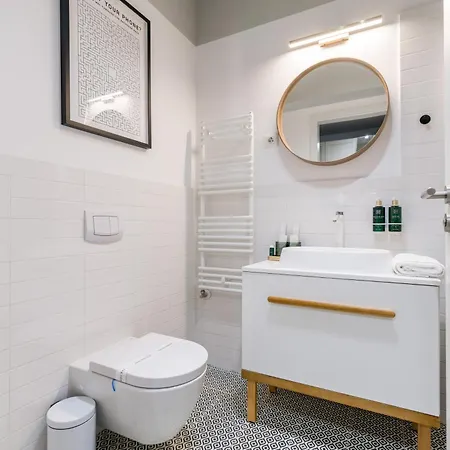 Mido With Private Parking & Self-check-in * בוקרשט